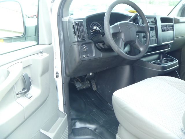 2004 Chevrolet Express 750i 4dr Sdn