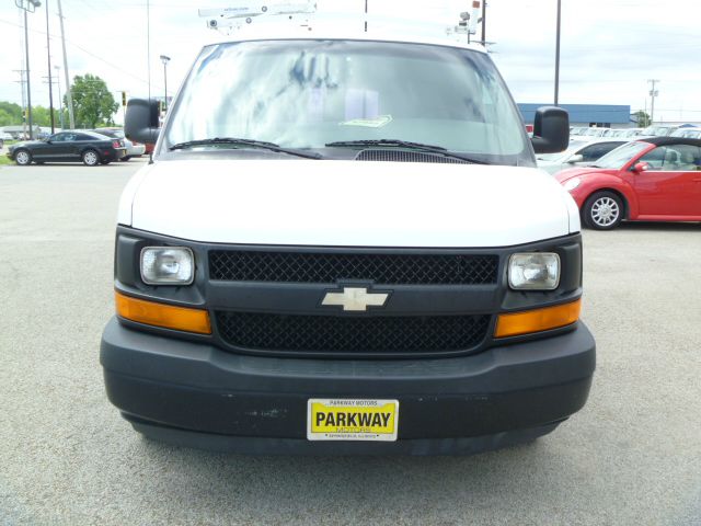 2004 Chevrolet Express 750i 4dr Sdn