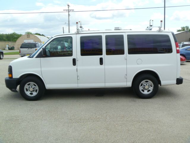 2004 Chevrolet Express 750i 4dr Sdn