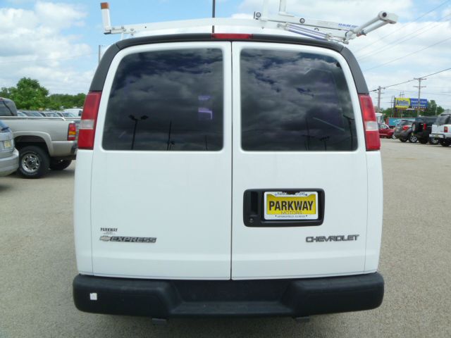 2004 Chevrolet Express 750i 4dr Sdn