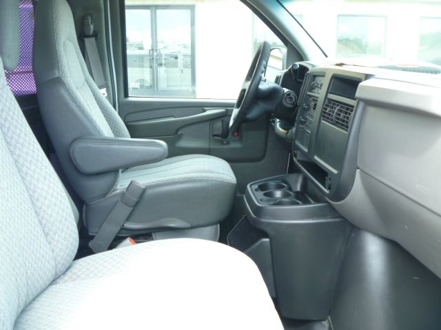 2004 Chevrolet Express 750i 4dr Sdn