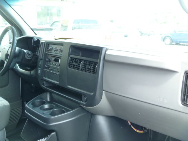 2004 Chevrolet Express 750i 4dr Sdn