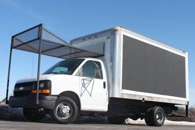 2005 Chevrolet Express Leather / Sunroof