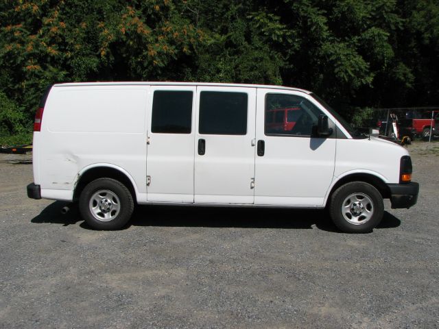 2005 Chevrolet Express 750i 4dr Sdn