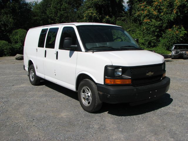 2005 Chevrolet Express 750i 4dr Sdn