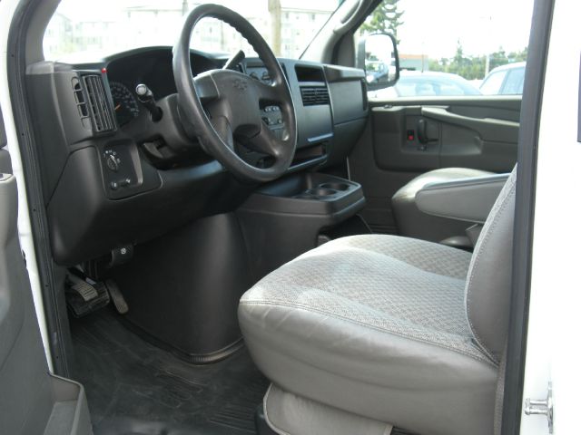 2005 Chevrolet Express LE Clean Car Fax Priced To Go