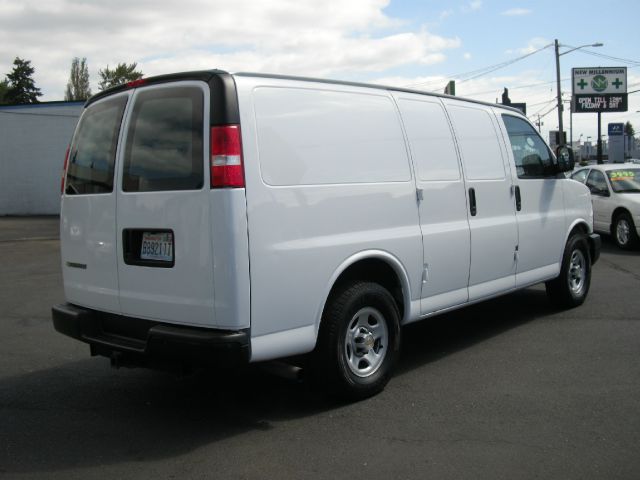 2005 Chevrolet Express LE Clean Car Fax Priced To Go