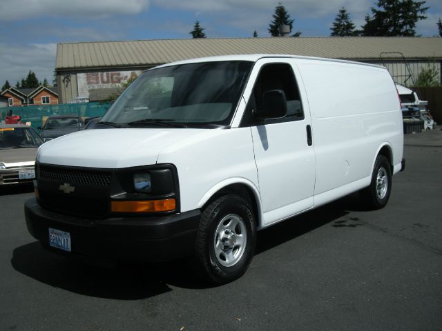 2005 Chevrolet Express LE Clean Car Fax Priced To Go