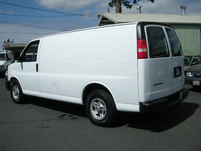 2005 Chevrolet Express LE Clean Car Fax Priced To Go