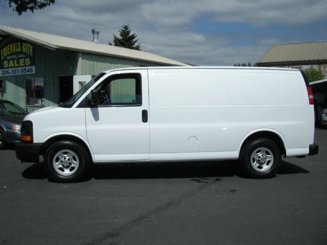 2005 Chevrolet Express LE Clean Car Fax Priced To Go