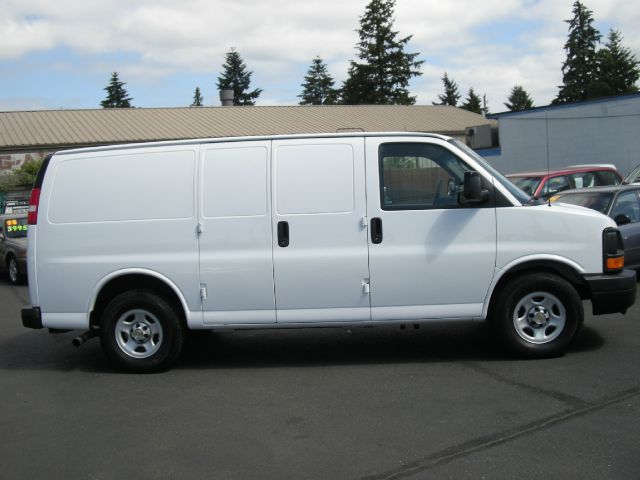 2005 Chevrolet Express LE Clean Car Fax Priced To Go