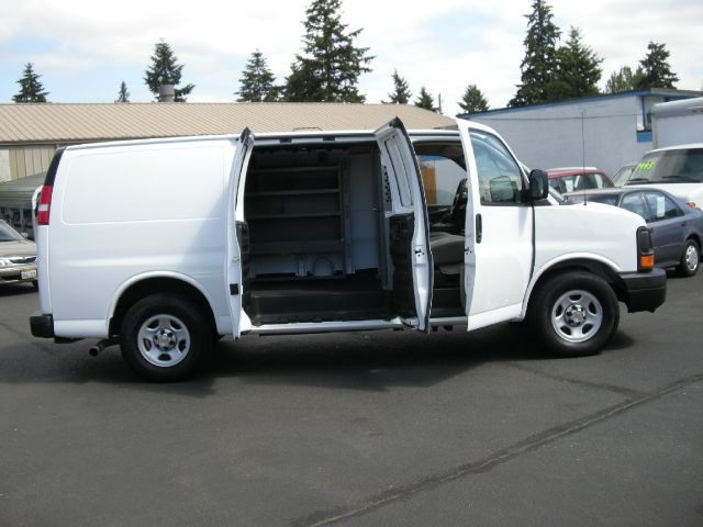 2005 Chevrolet Express LE Clean Car Fax Priced To Go