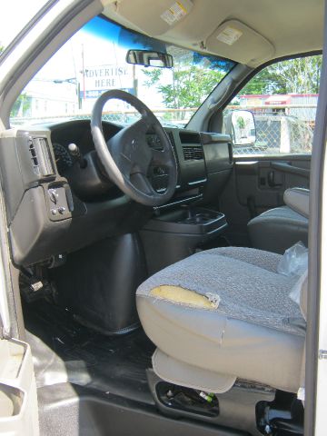 2005 Chevrolet Express 750i 4dr Sdn