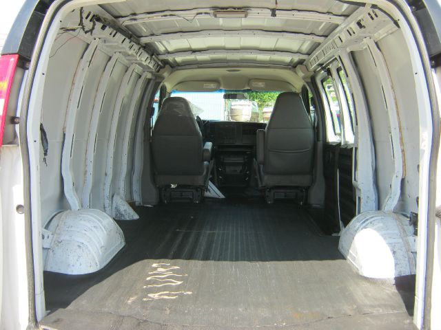 2005 Chevrolet Express 750i 4dr Sdn