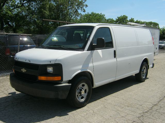 2005 Chevrolet Express 750i 4dr Sdn