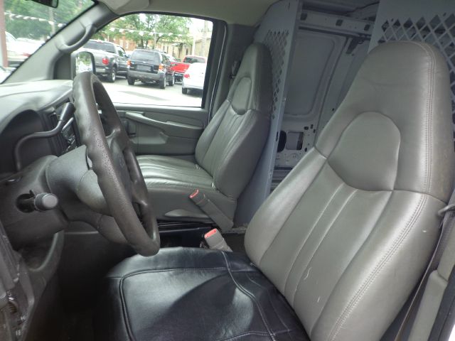 2005 Chevrolet Express 750i 4dr Sdn