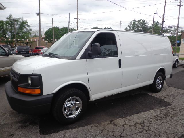 2005 Chevrolet Express 750i 4dr Sdn