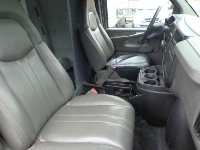 2005 Chevrolet Express 750i 4dr Sdn