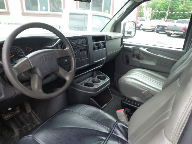 2005 Chevrolet Express 750i 4dr Sdn