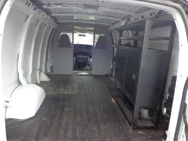 2005 Chevrolet Express 750i 4dr Sdn