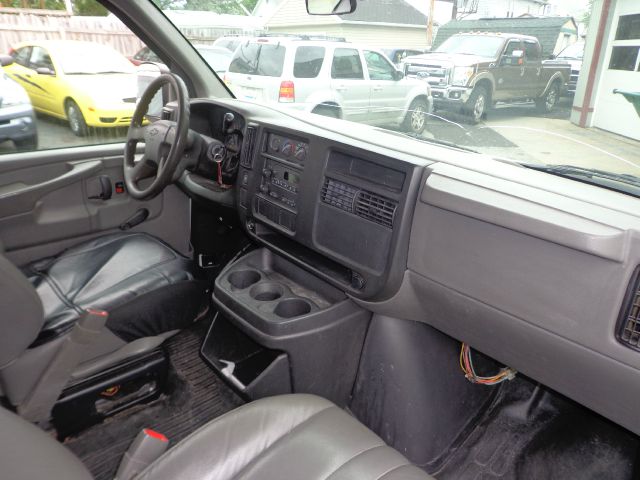 2005 Chevrolet Express 750i 4dr Sdn