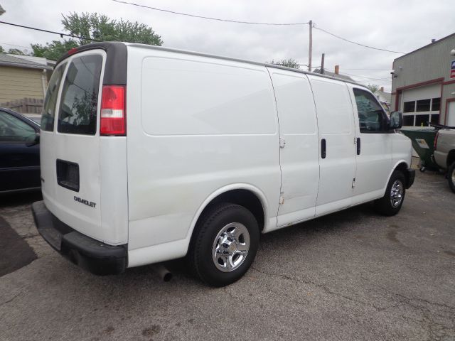 2005 Chevrolet Express 750i 4dr Sdn