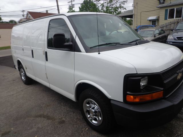 2005 Chevrolet Express 750i 4dr Sdn