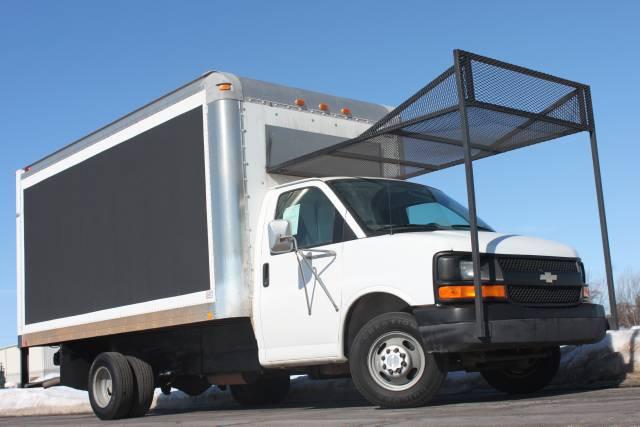 2005 Chevrolet Express Leather / Sunroof