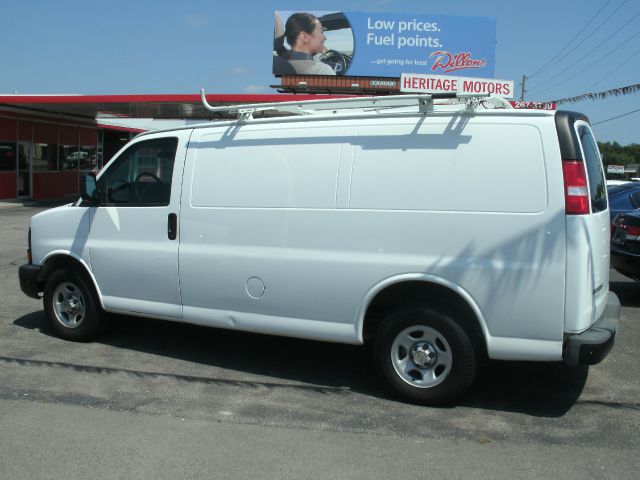 2005 Chevrolet Express 750i 4dr Sdn