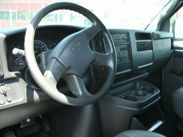 2005 Chevrolet Express 750i 4dr Sdn