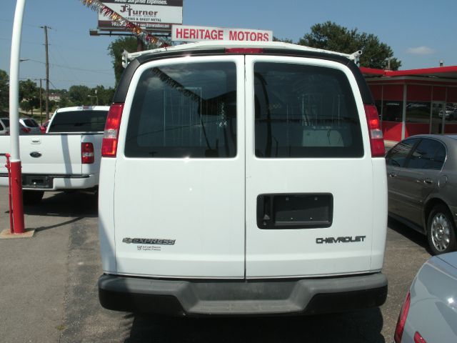 2005 Chevrolet Express 750i 4dr Sdn