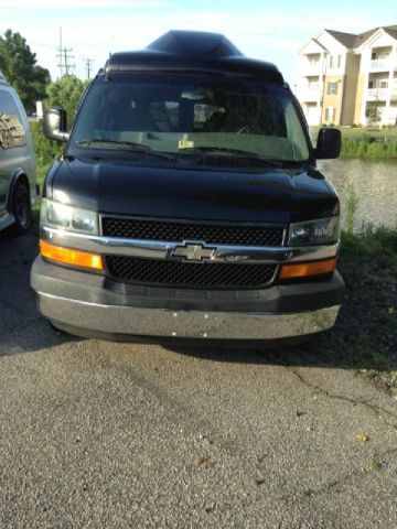 2005 Chevrolet Express 750i 4dr Sdn