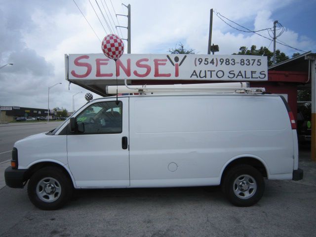 2006 Chevrolet Express 750i 4dr Sdn