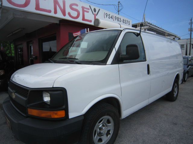 2006 Chevrolet Express 750i 4dr Sdn