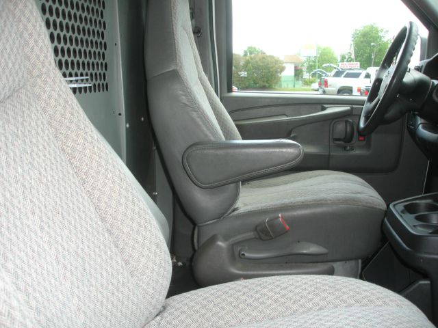 2006 Chevrolet Express 750i 4dr Sdn