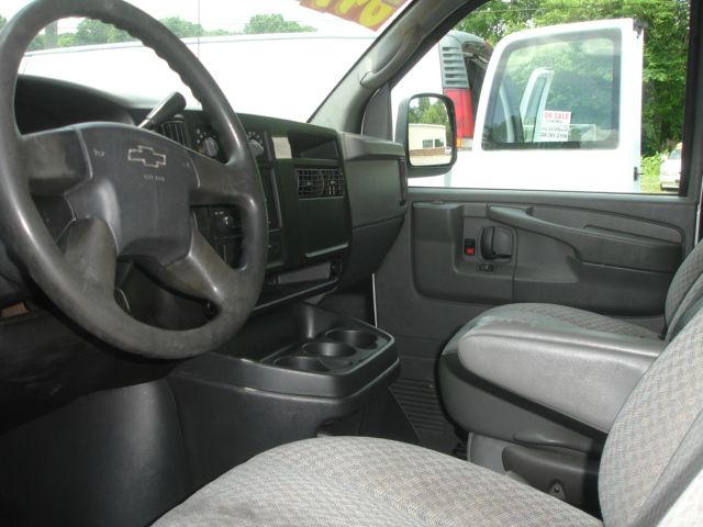 2006 Chevrolet Express 750i 4dr Sdn