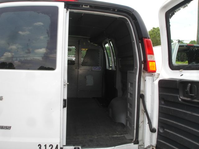 2006 Chevrolet Express 750i 4dr Sdn