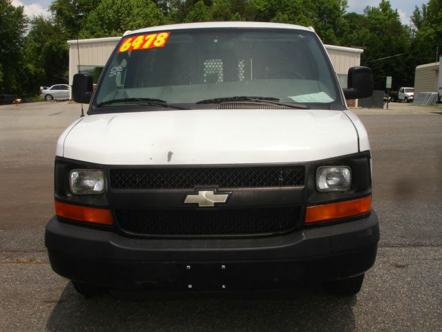 2006 Chevrolet Express 750i 4dr Sdn