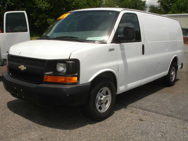 2006 Chevrolet Express 750i 4dr Sdn