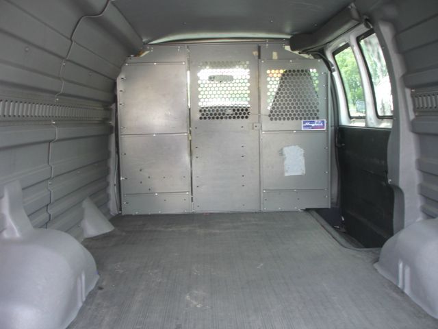 2006 Chevrolet Express 750i 4dr Sdn