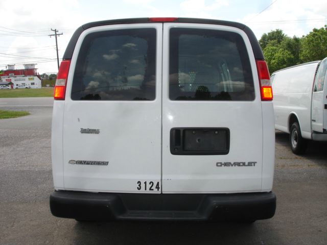 2006 Chevrolet Express 750i 4dr Sdn