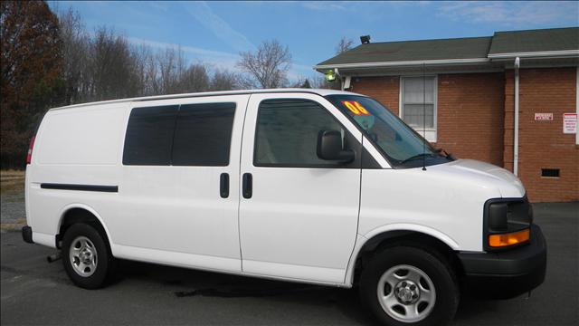 2006 Chevrolet Express Base