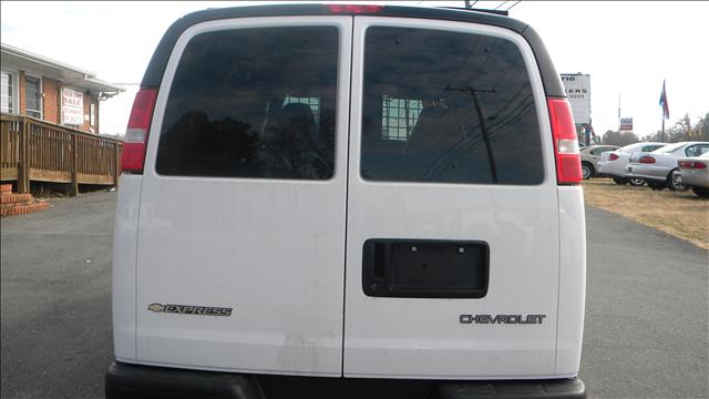 2006 Chevrolet Express Base