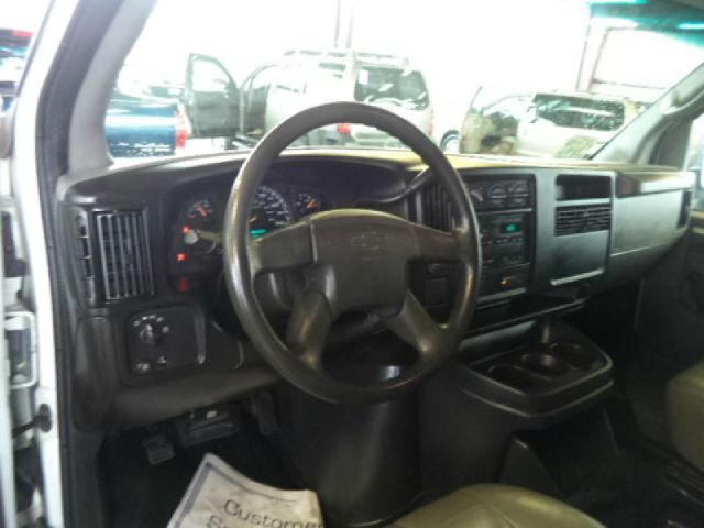 2006 Chevrolet Express 750i 4dr Sdn