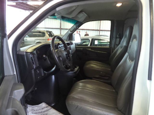 2006 Chevrolet Express 750i 4dr Sdn