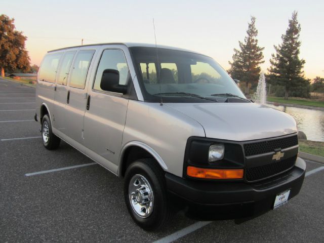 2006 Chevrolet Express LS 4X4