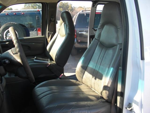 2006 Chevrolet Express Base