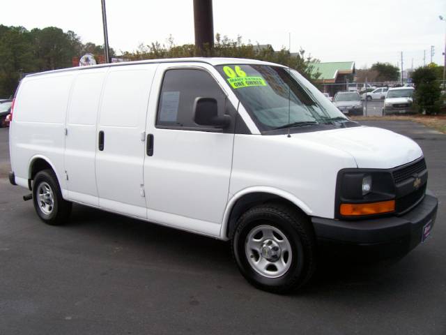 2006 Chevrolet Express 1.8T Fwd 2dr Cabriolet