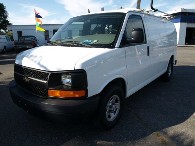 2006 Chevrolet Express 750i 4dr Sdn