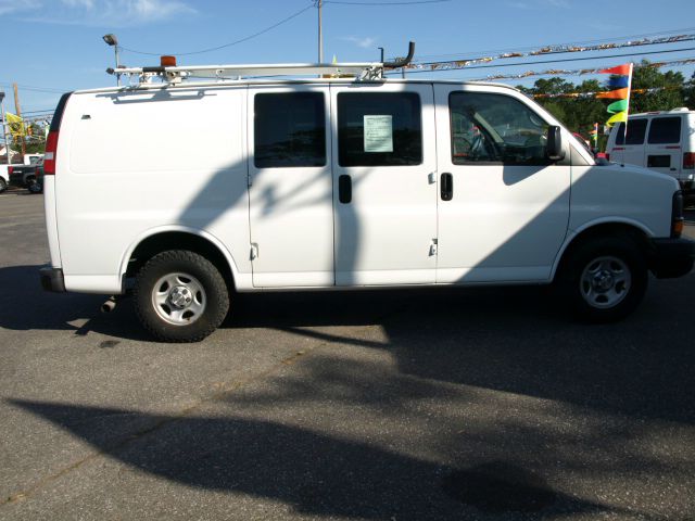 2006 Chevrolet Express 750i 4dr Sdn